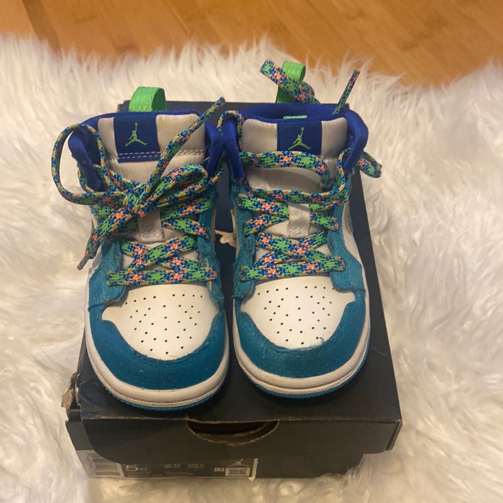 Jordan 1 MID